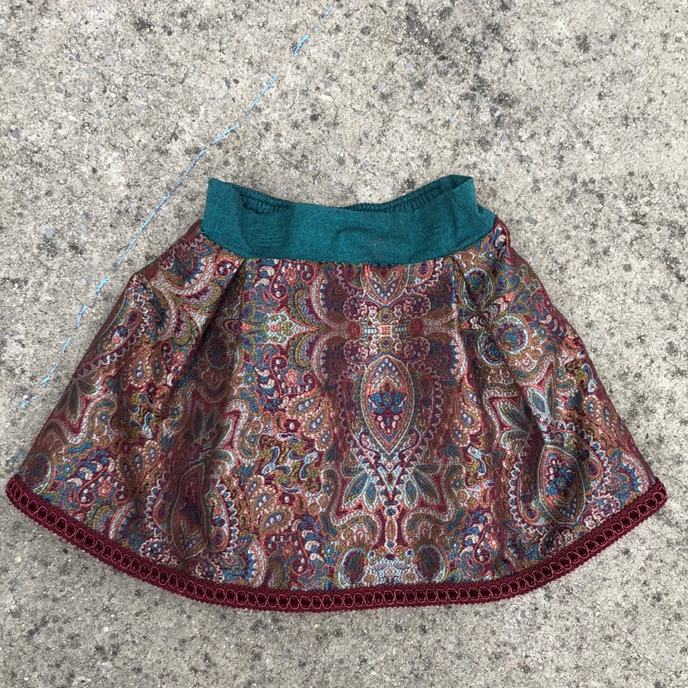❌SOLD❌Persnickety brocade skirt size 7 EUC